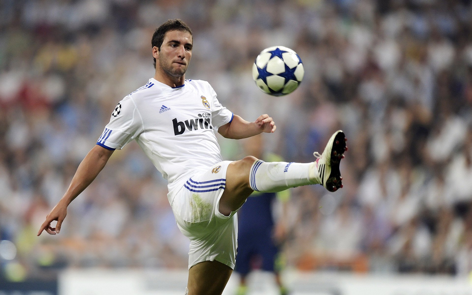 联赛延期致赛程紧凑，体能与恢复成关注点，各大联赛恢复时间